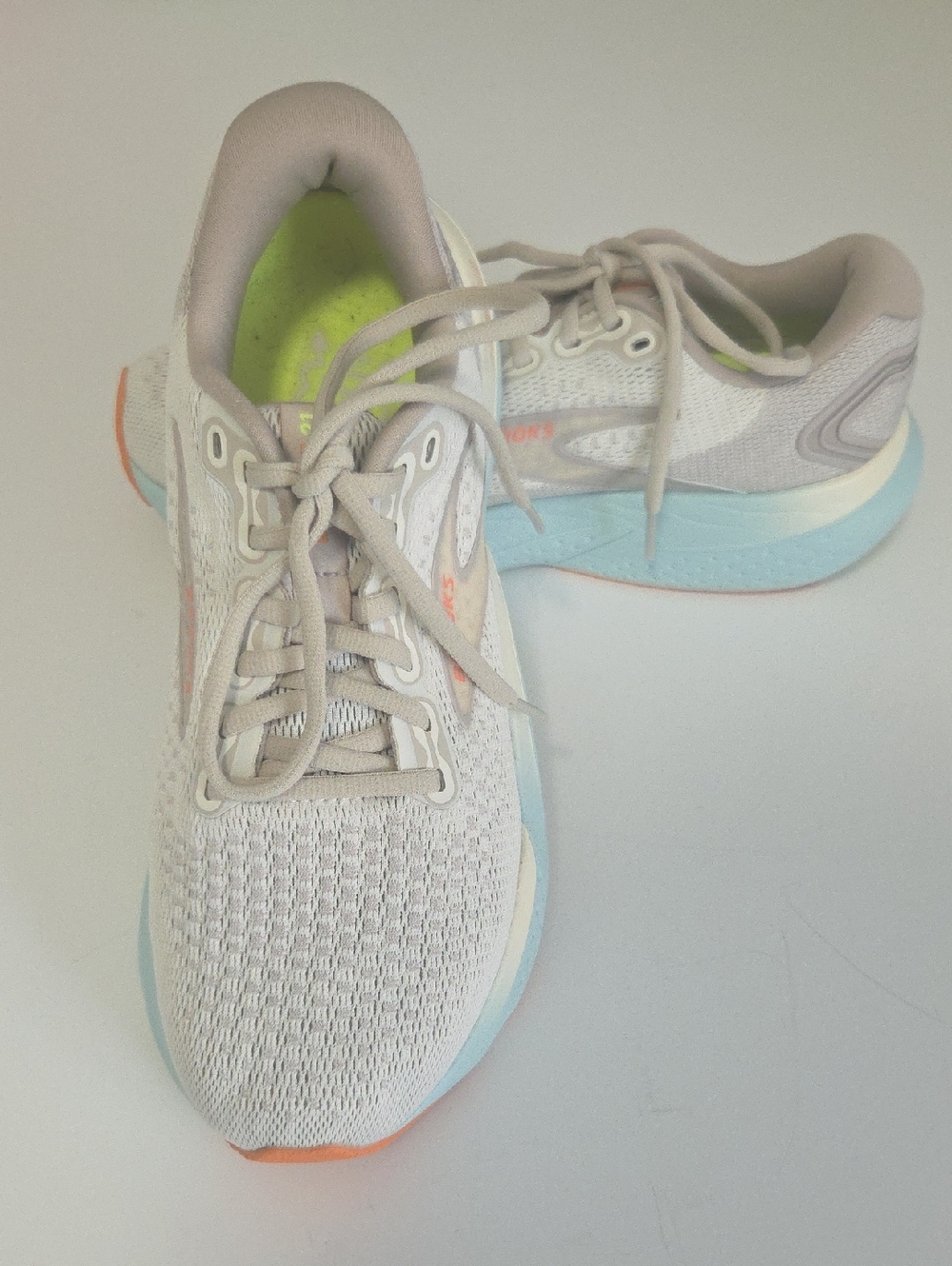 Brooks Glycerin Light Tan Women's Running Shoes with Pastel Accents